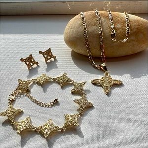 Juego de pulsera, aretes y cadena con dije en Oro Laminado 14k. Nudo de Bruja.